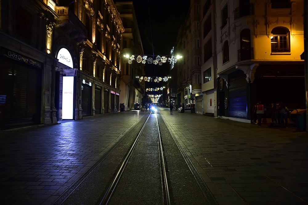 İstiklal Caddesi yılbaşında sessizliğe büründü
