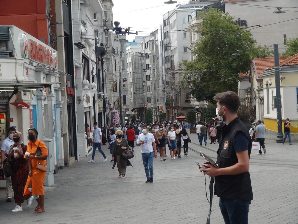 İstiklal Caddesi’nde drone’lu korona virüs uyarısı