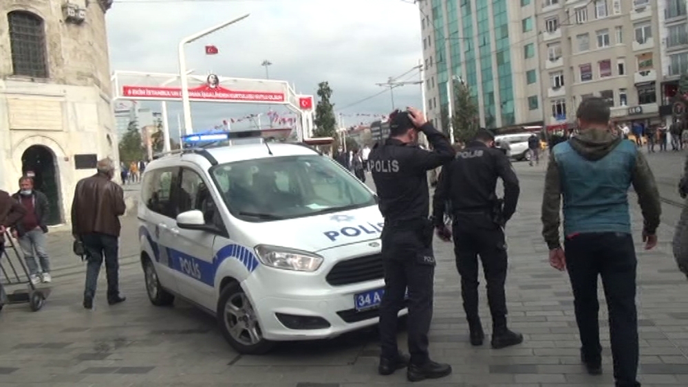 İstiklal Caddesinde maske denetimi