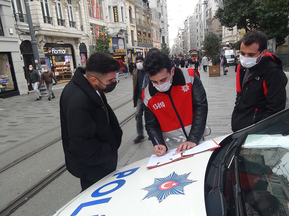 İstiklal Caddesi’nde tedbirlere uymayanlara ceza yağdı