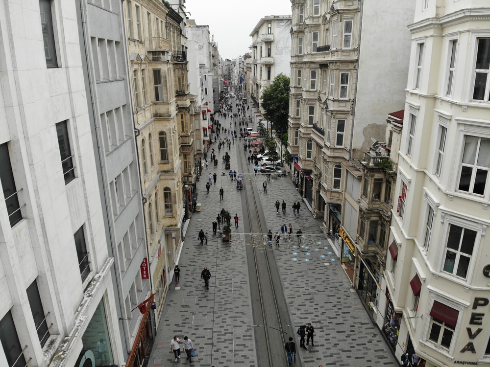 İstiklal Caddesi’nde yeni normale dönüş başladı