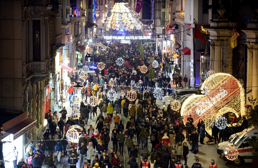 İstiklal Caddesindeki Yoğunluk Fotoğraf Karelerine Yansıdı