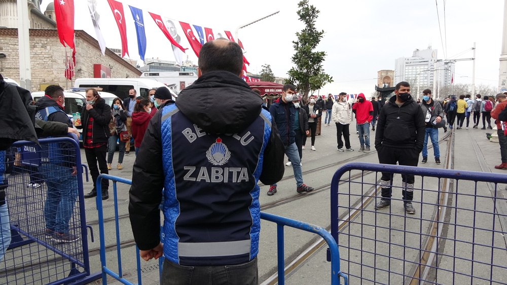 İstiklal Caddesi’ne girişler kapatıldı