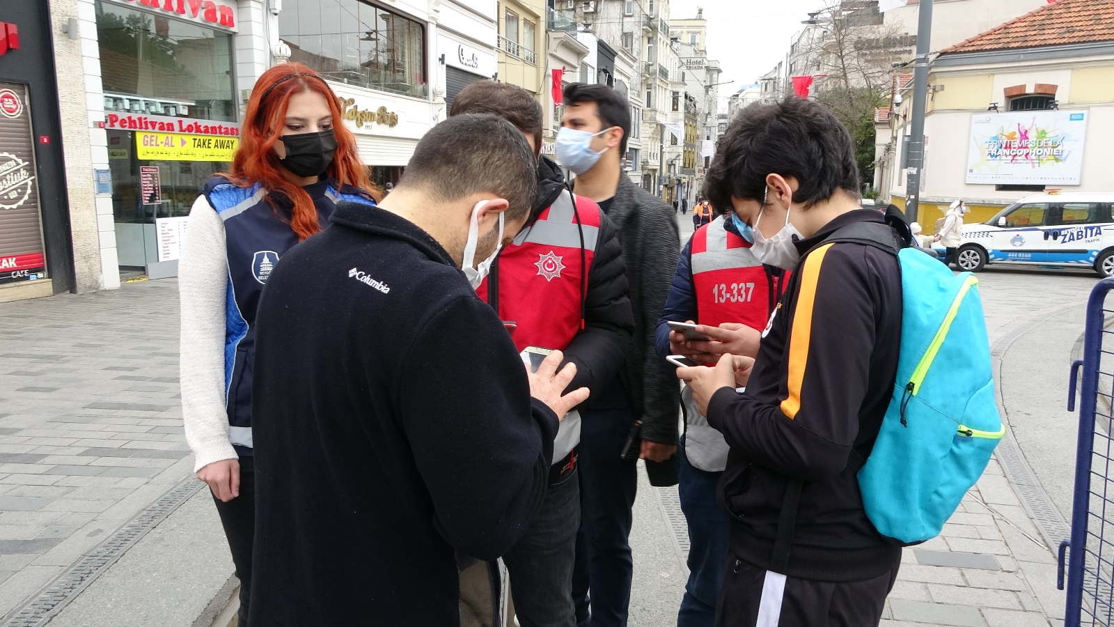 İstiklal Caddesi’ne girmek isteyenler tek tek kontrol ediliyor