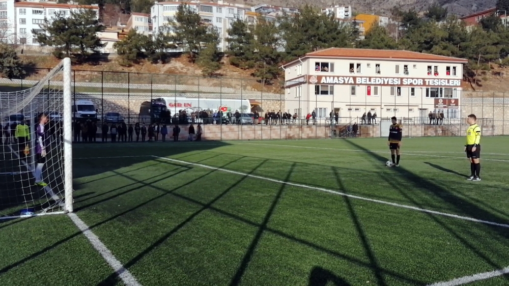 İstiklal Marşının Okunduğunu Duyan Hakem Maçı Durdurdu