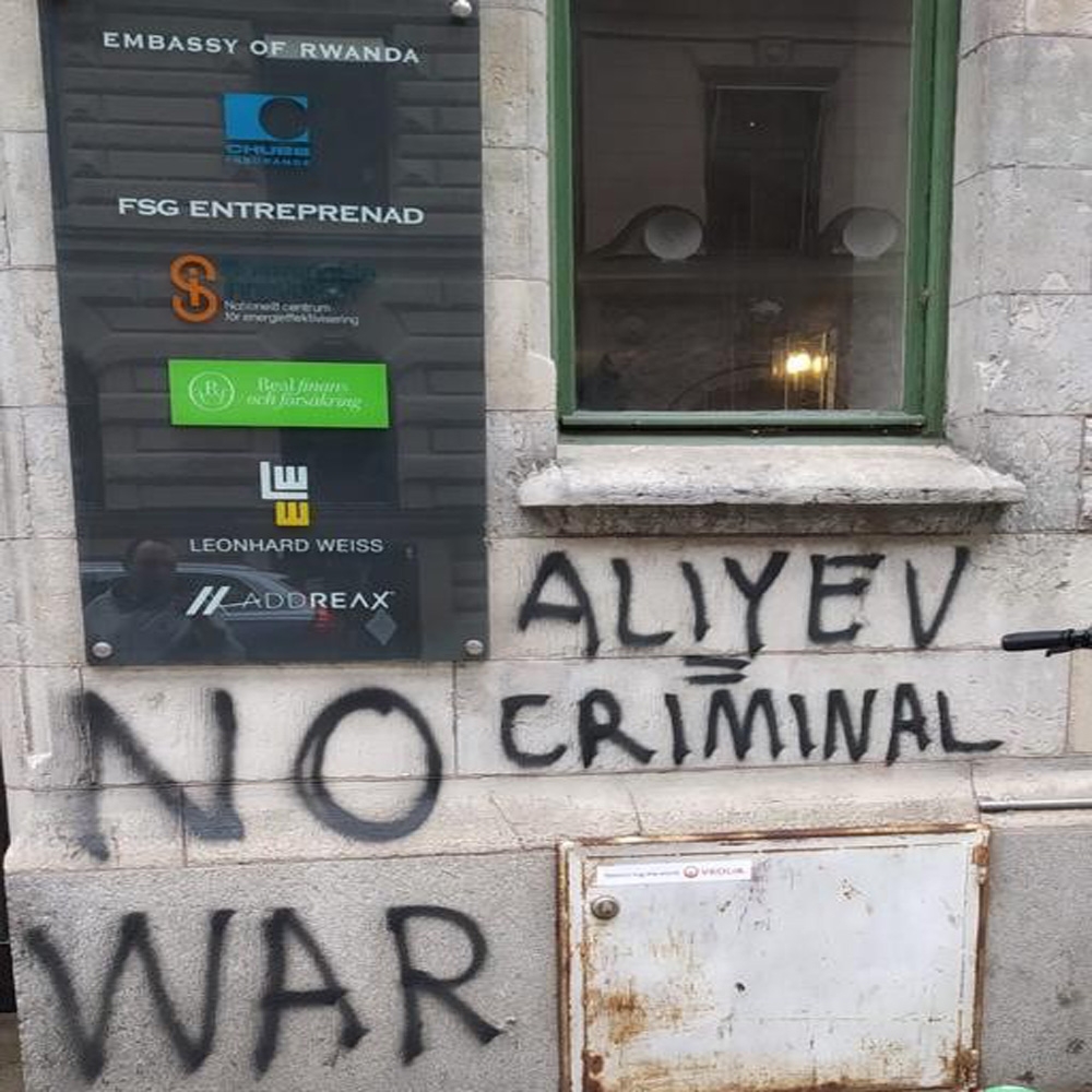 İsveç’te Azerbaycan Büyükelçiliği’ne ırkçı saldırı