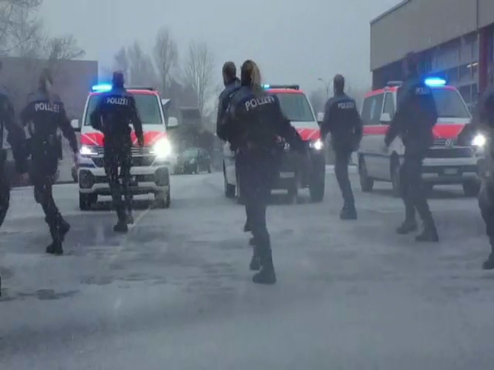 İsviçreli polislerin 