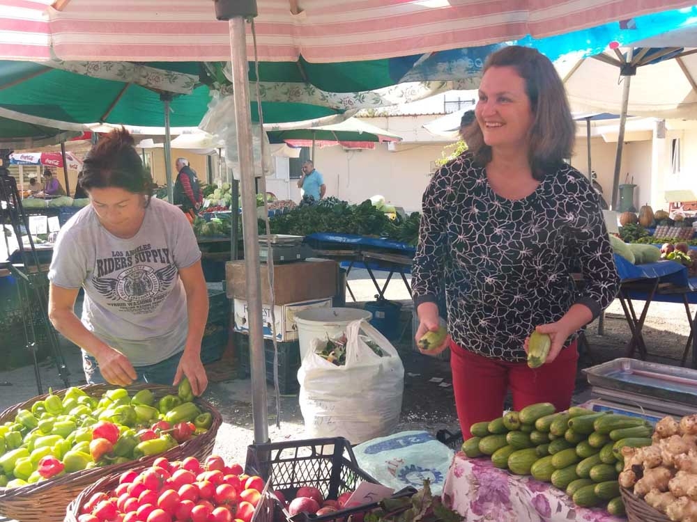 İsviçreli Ursula, Türkçe Öğrenmek  İçin Tezgah Açtı