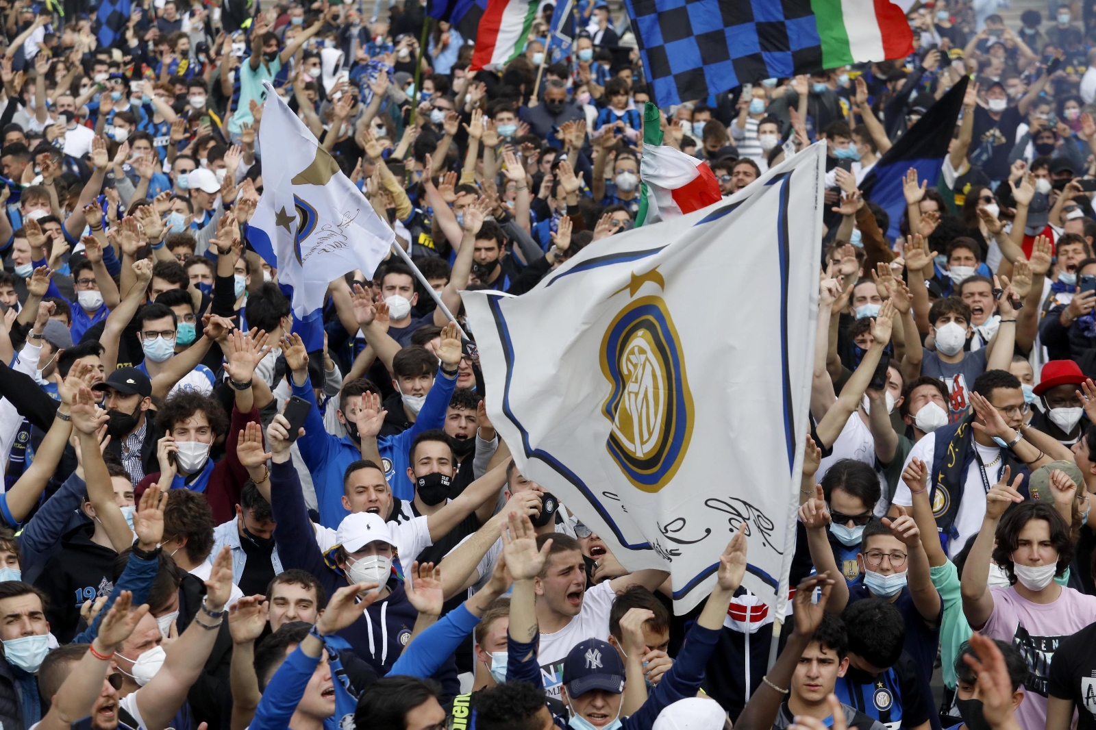 İtalya’da Inter taraftarları Covid-19’u unuttu