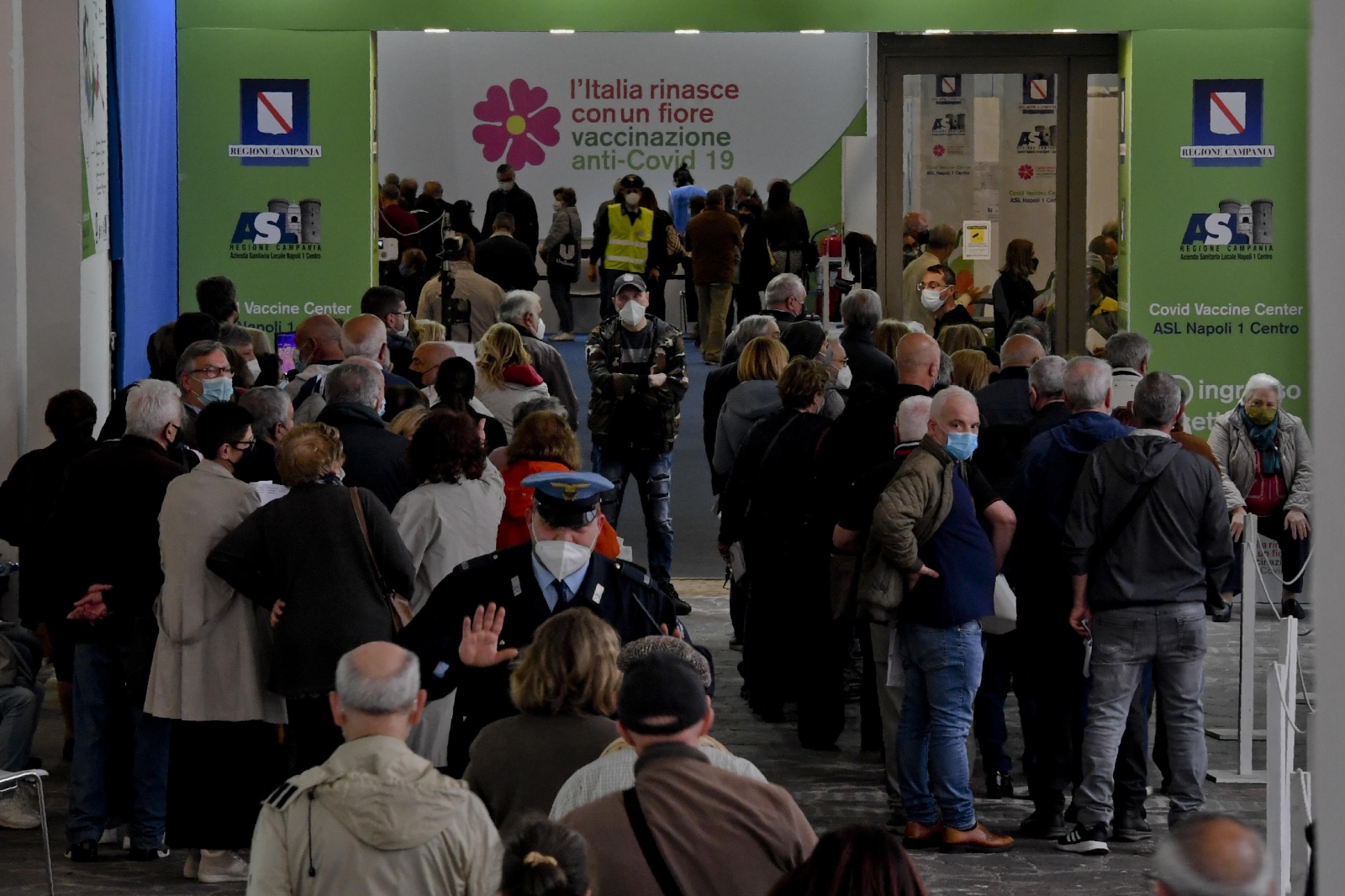 İtalya’da son 24 saatte 11 bin 807 yeni vaka