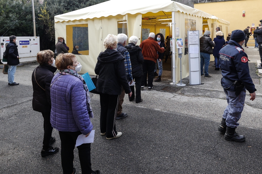 İtalya’da son 24 saatte Covid-19’a bağlı 336 can kaybı