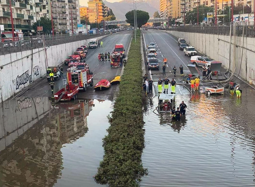 İtalya’nın Sicilya Adası’nı sel vurdu: 2 ölü