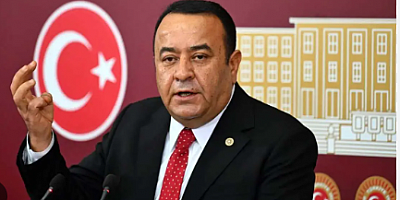 İyi Parti'den istifa eden Adnan Beker, CHP'ye katılıyor