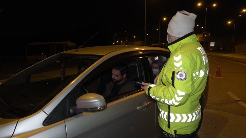 İzin belgeleri olan ancak maske takmayan vatandaşlara cezai işlem uygulandı