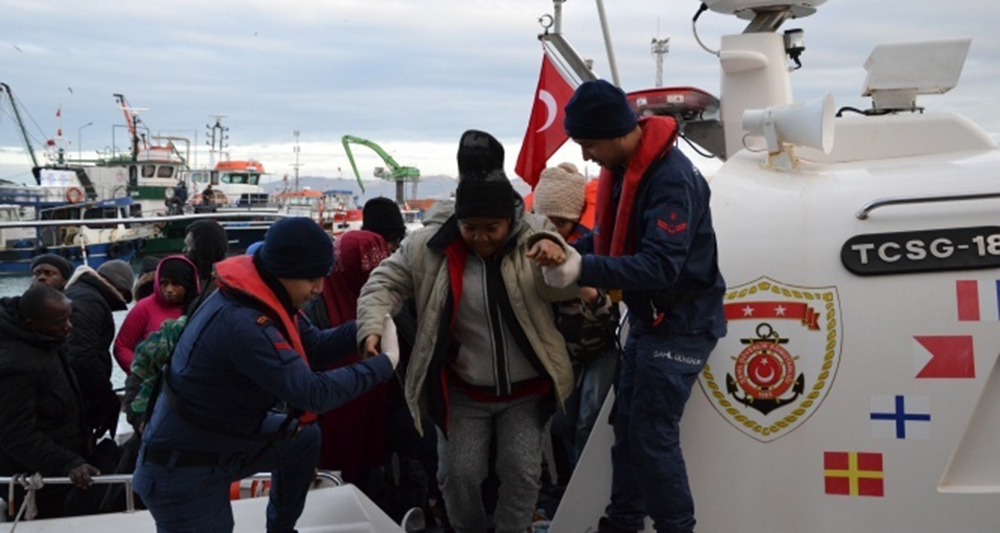 İzmir açıklarında 31 düzensiz göçmen yakalandı