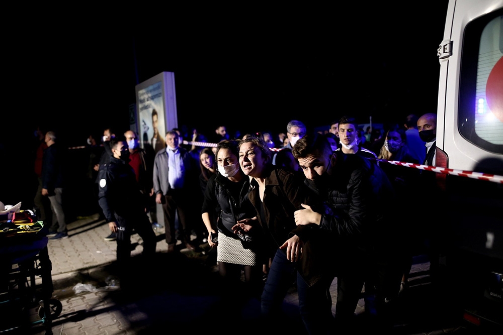 İzmir depreminde arama kurtarma çalışmaları devam ediyor