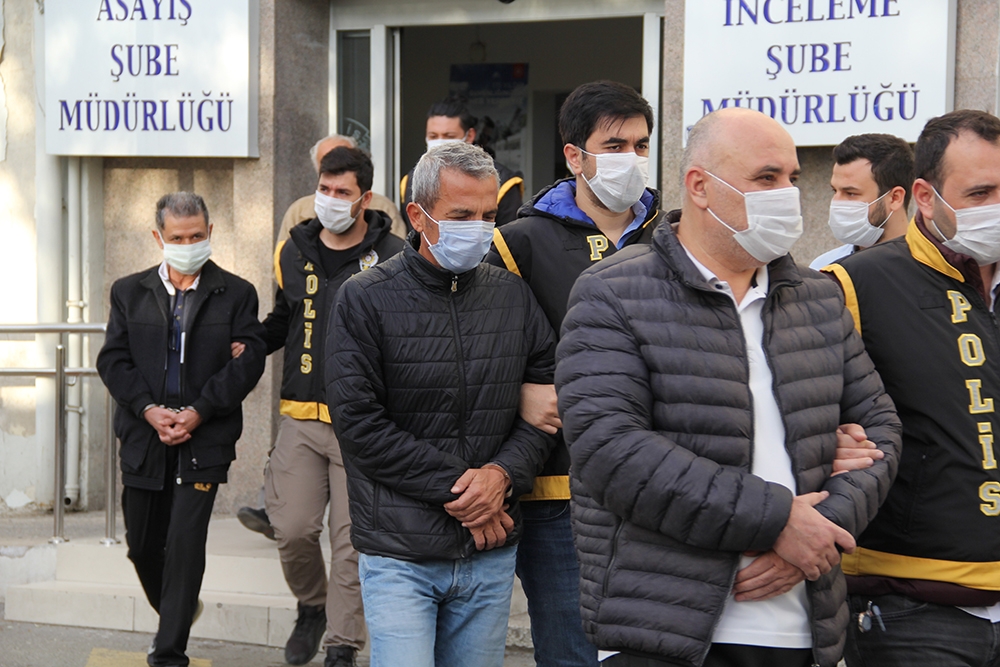 İzmir depreminde yıkılan binaların müteahhit ve fenni mesulleri adliyeye sevk edildi
