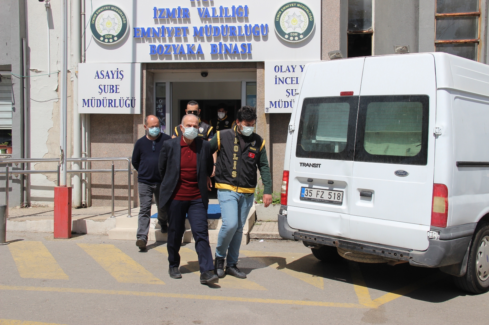 İzmir depremiyle ilgili gözaltına alınan 6 şüpheli daha adliyede