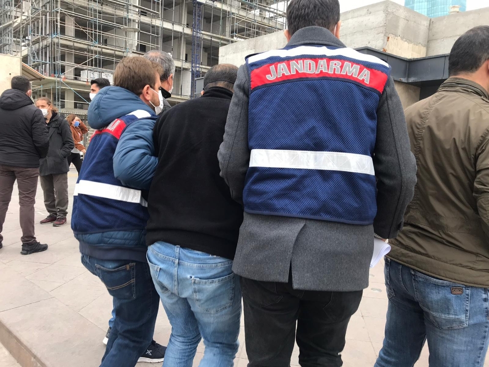 İzmir merkezli 3 ilde FETÖ operasyonu