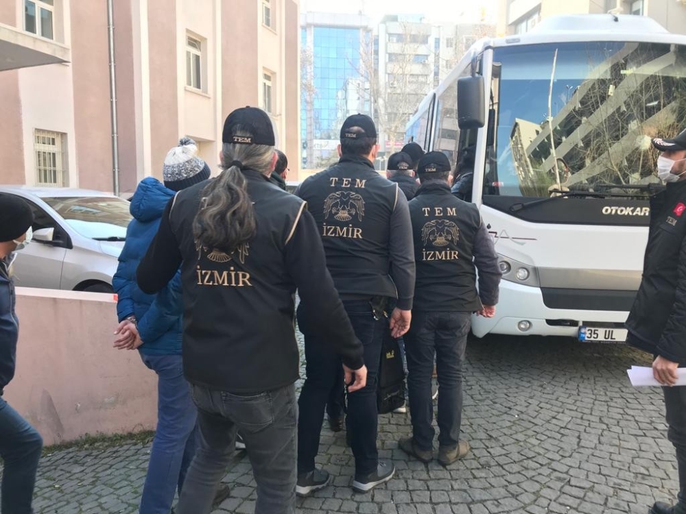 İzmir merkezli FETÖ operasyonda 25 tutuklama