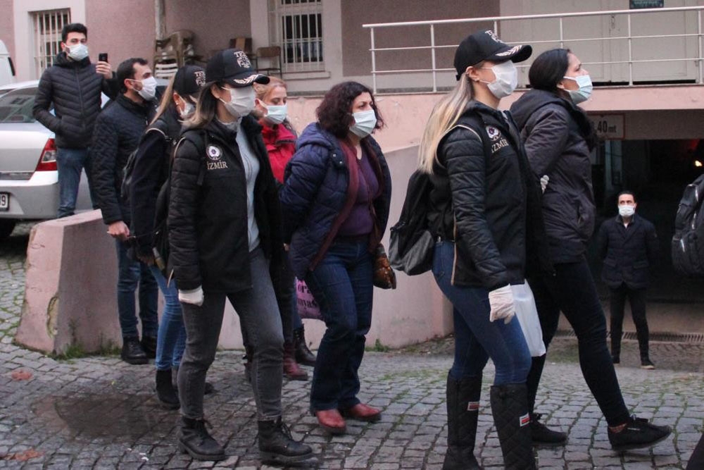 İzmir merkezli terör operasyonunda 5 kişi tutuklandı