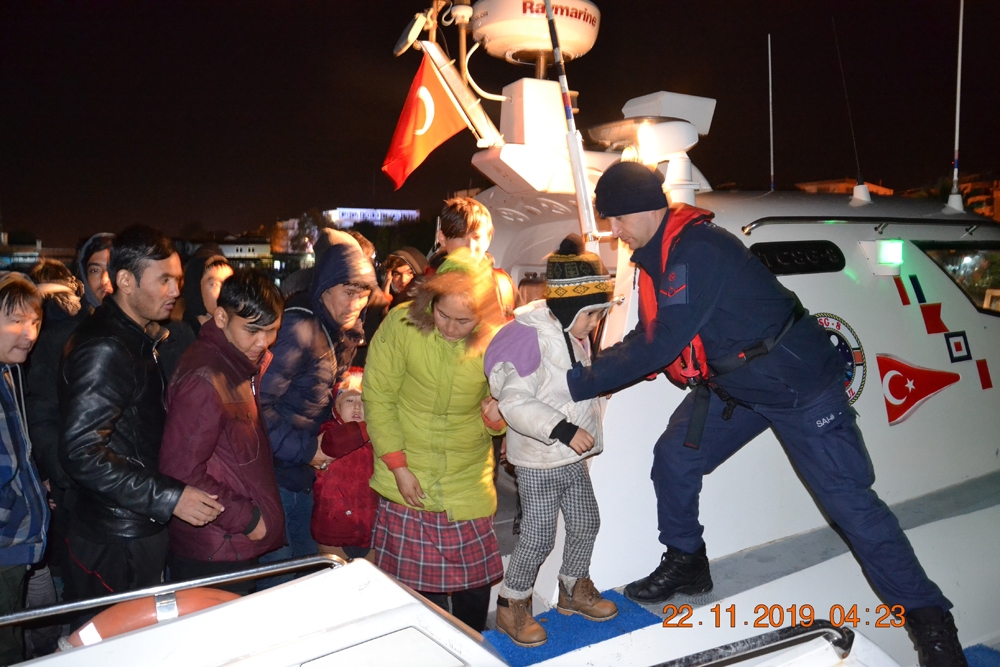 İzmir Sahillerinde 54Ü Çocuk 117 Göçmen Yakalandı