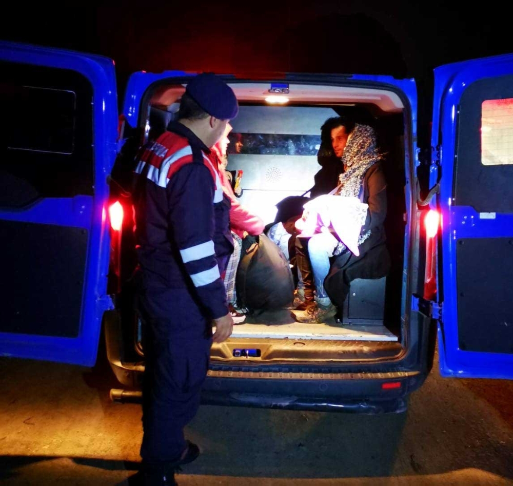 İzmirde 132 Düzensiz Göçmen Yakalandı