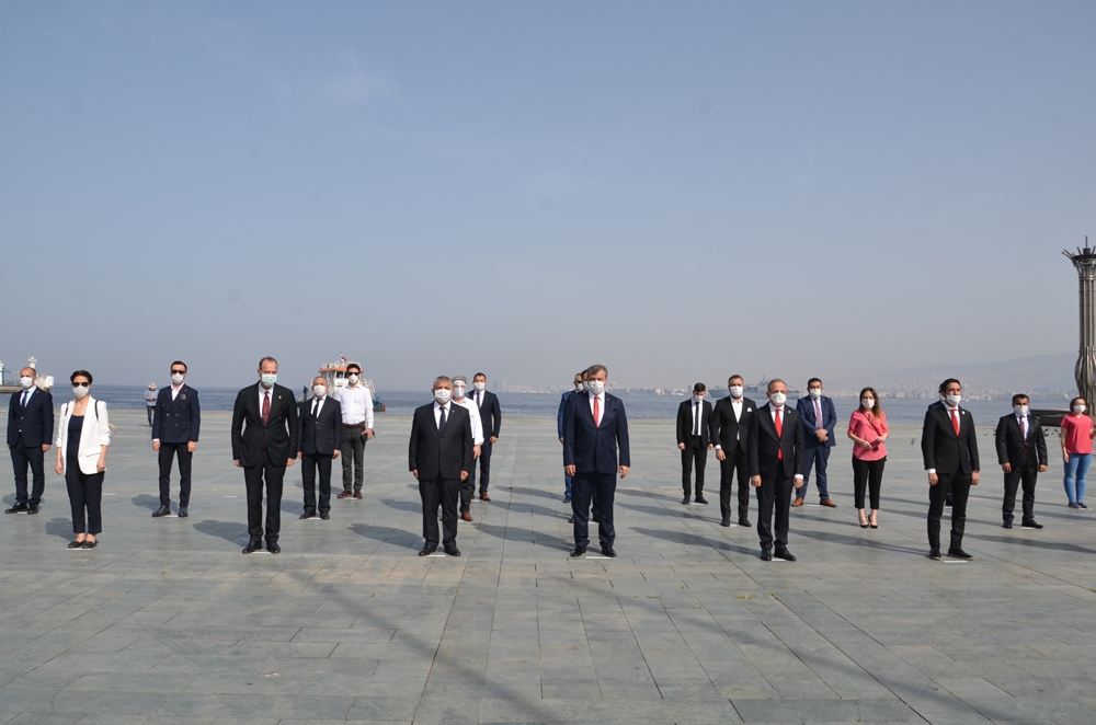 İzmir’de 19 Mayıs’ın 101. yılına sosyal mesafeli kutlama