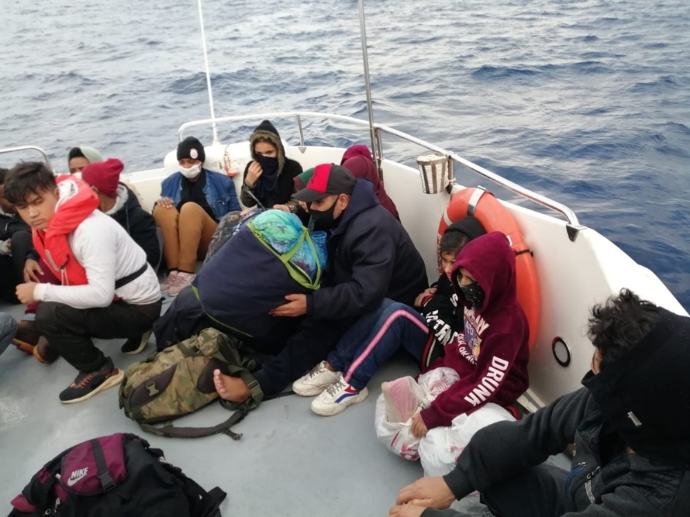 İzmir’de 21 sığınmacı kurtarıldı