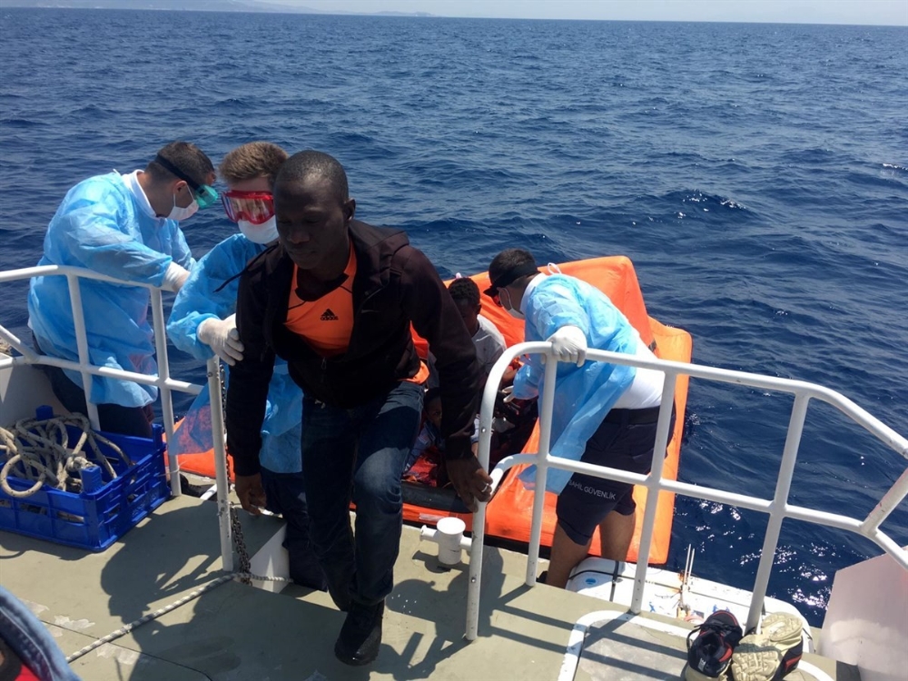İzmir’de 26 sığınmacı kurtarıldı