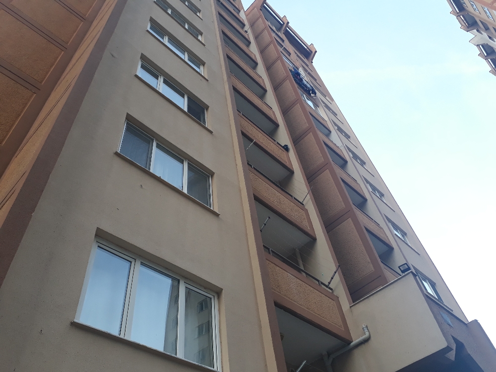 İzmirde 4. Kattan Beton Zemine Düşen 2 Yaşındaki Minik Helin Öldü
