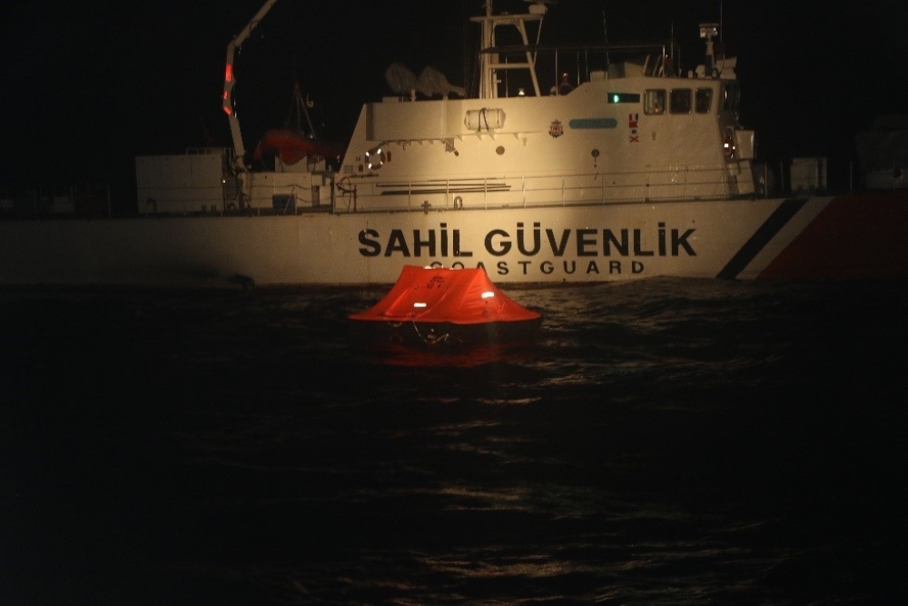 İzmir’de 48 sığınmacı kurtarıldı