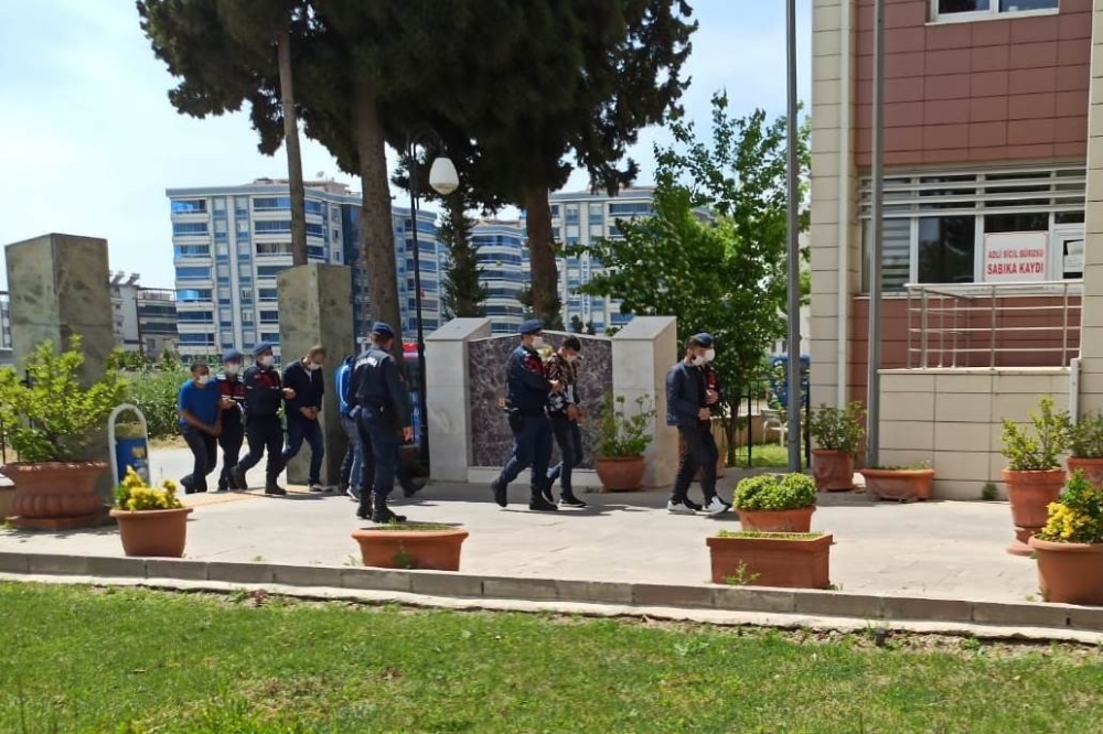 İzmir’de 5 bin lira fidye karşılığı adam kaçıran şahıslardan 2’si tutuklandı