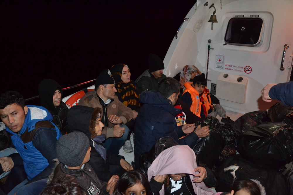 İzmirde 58İ Çocuk 127 Düzensiz Göçmen Yakalandı