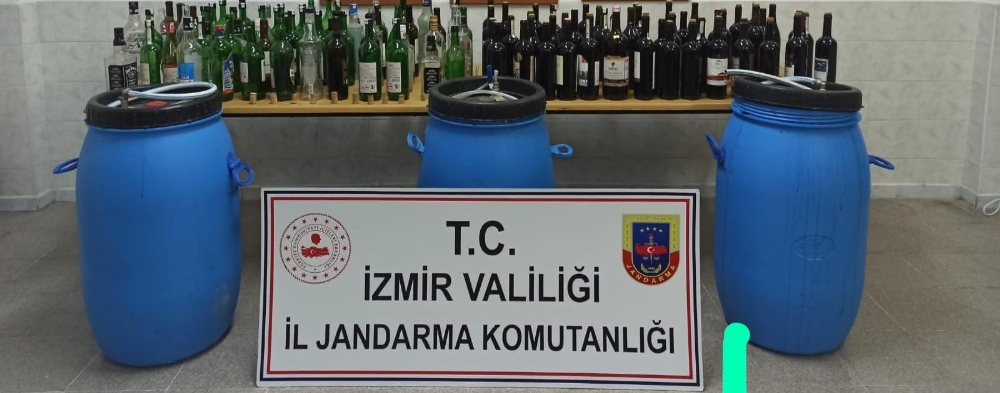 İzmir’de 890 litre kaçak içki ele geçirildi