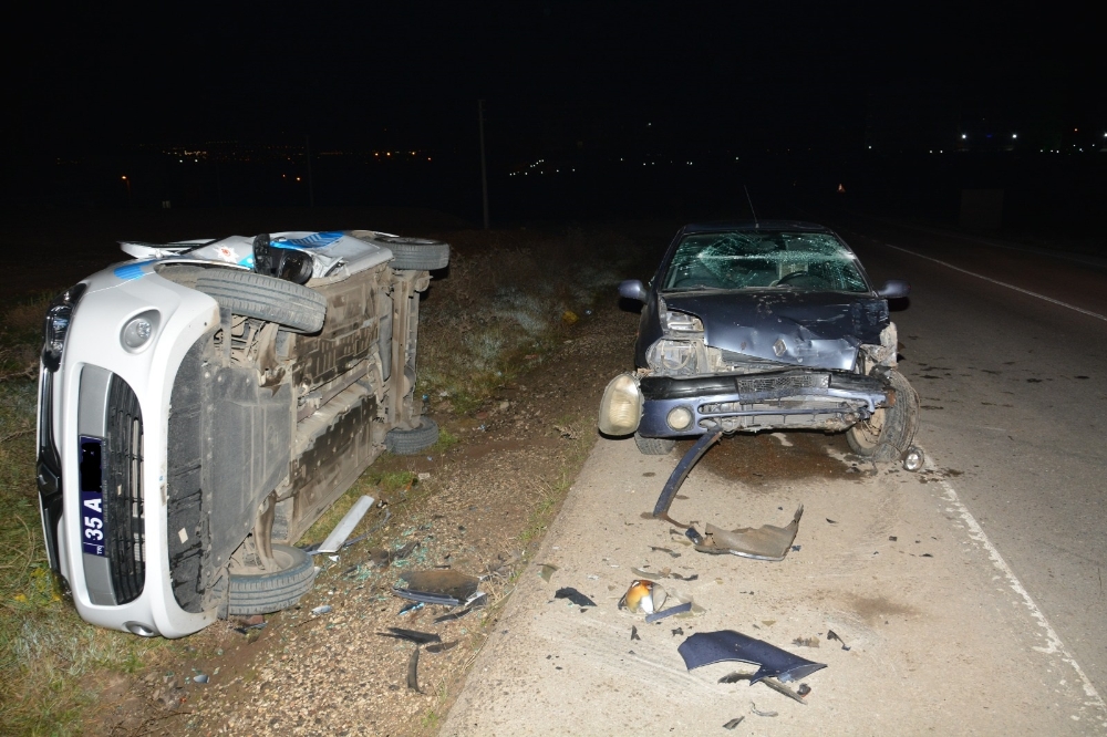 İzmirde Alkollü Sürücü Dehşeti: 2Si Polis 3 Yaralı