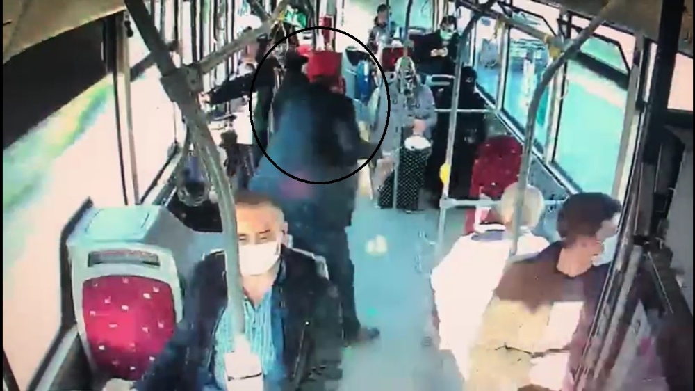 İzmir’de çarşaflı kadına saldırının görüntüleri ortaya çıktı