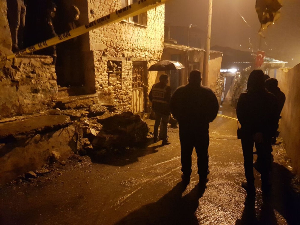 İzmir’de damat dehşeti: Eşini ve kayınvalidesini öldürüp komşuyu yaraladı