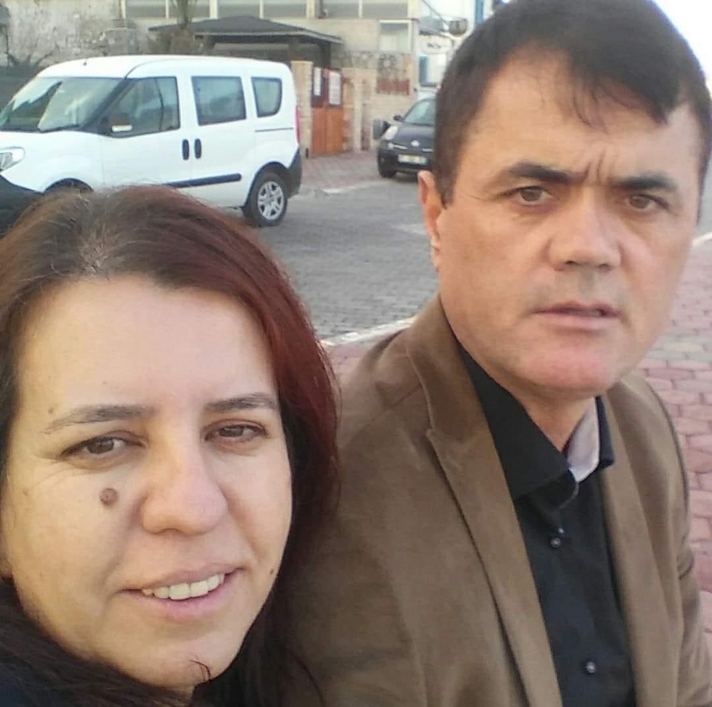 İzmir’de dehşet: Eşinin boğazını kesip intihar etti