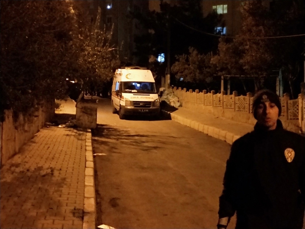 İzmirde Dehşet: Önce Sevgilisini Sonra Kendini Öldürdü