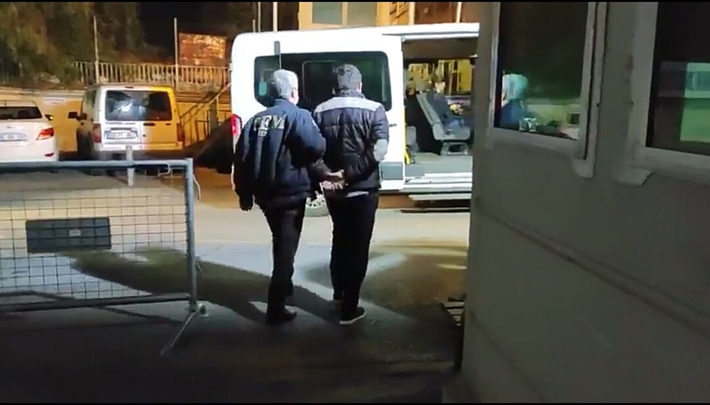 İzmir’de FETÖ operasyonları: 101 gözaltı