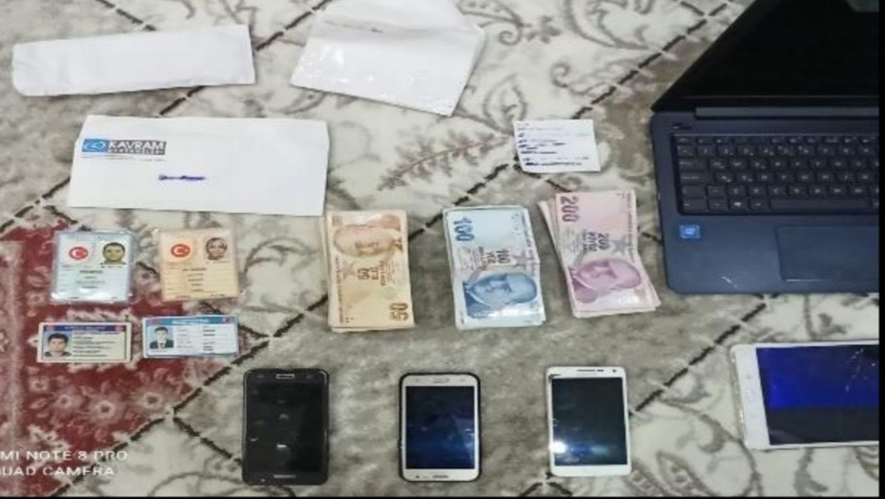 İzmir’de FETÖ’nün hücre evlerine baskın: 23 gözaltı