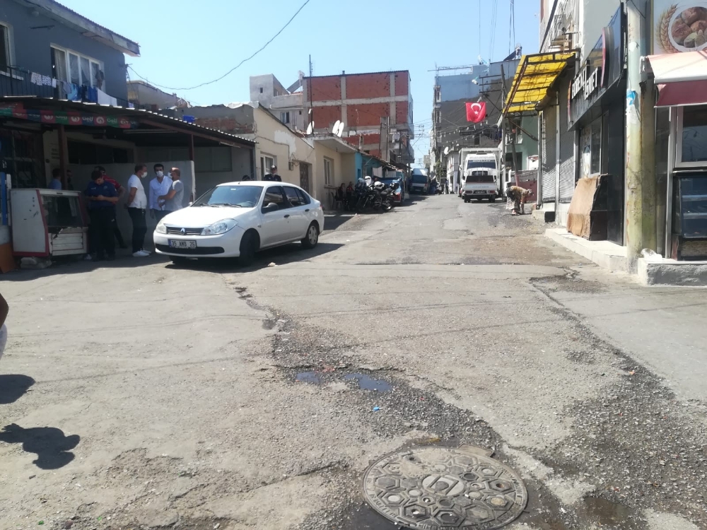 İzmir’de iki aile arasında kavga: Şişeler havada uçuştu