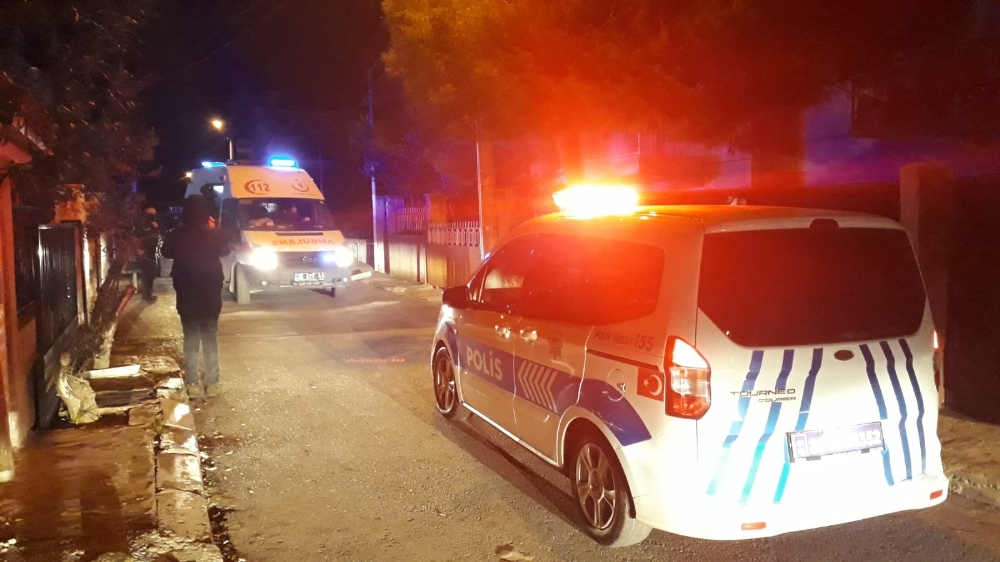 İzmir’de iki grup arasında bıçaklı kavga: 3 yaralı