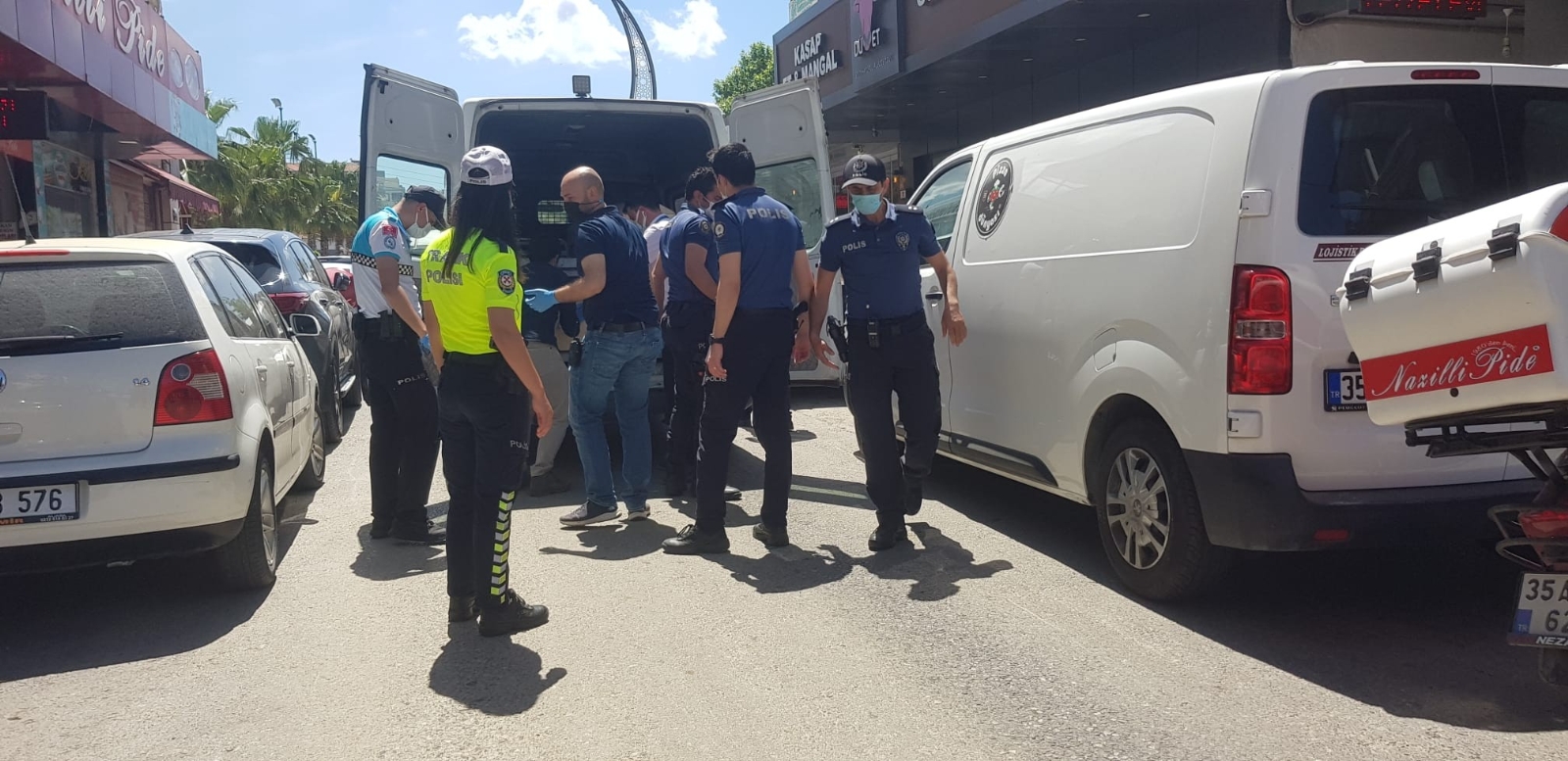 İzmir’de iş yerine silahlı saldırı: 2 ölü 1 ağır yaralı