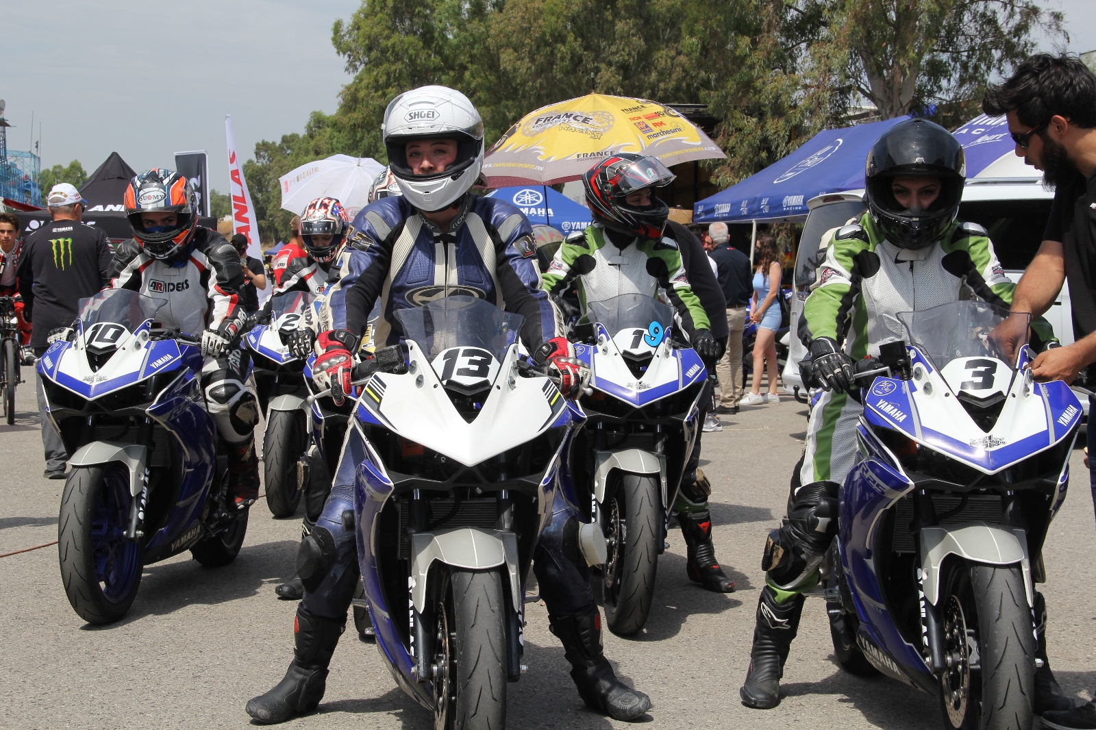 İzmir’de kadın motosikletçiler piste çıktılar, mest ettiler