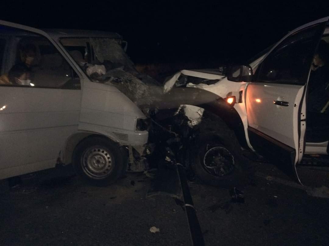 İzmir’de kamyonetle minibüs çarpıştı: 2 ölü, 3 yaralı