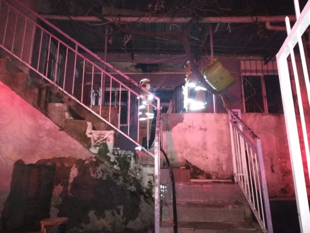 İzmir’de korkutan ev yangını
