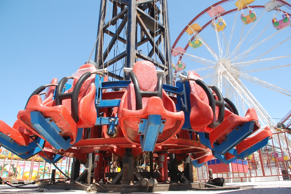 İzmir’de lunaparkta dehşet: Oyuncağın halatı koptu 3 kişi yaralandı