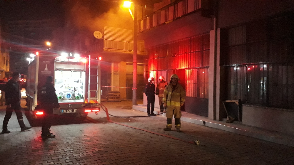 İzmir’de marangoz atölyesinde korkutan yangın